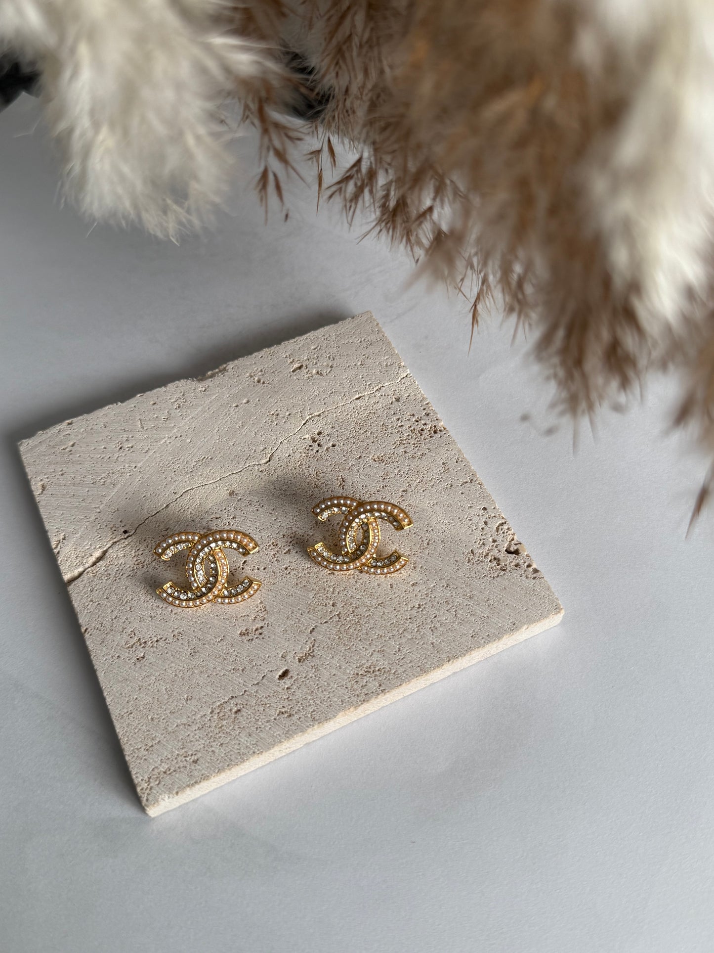 Celia earrings (pearls)