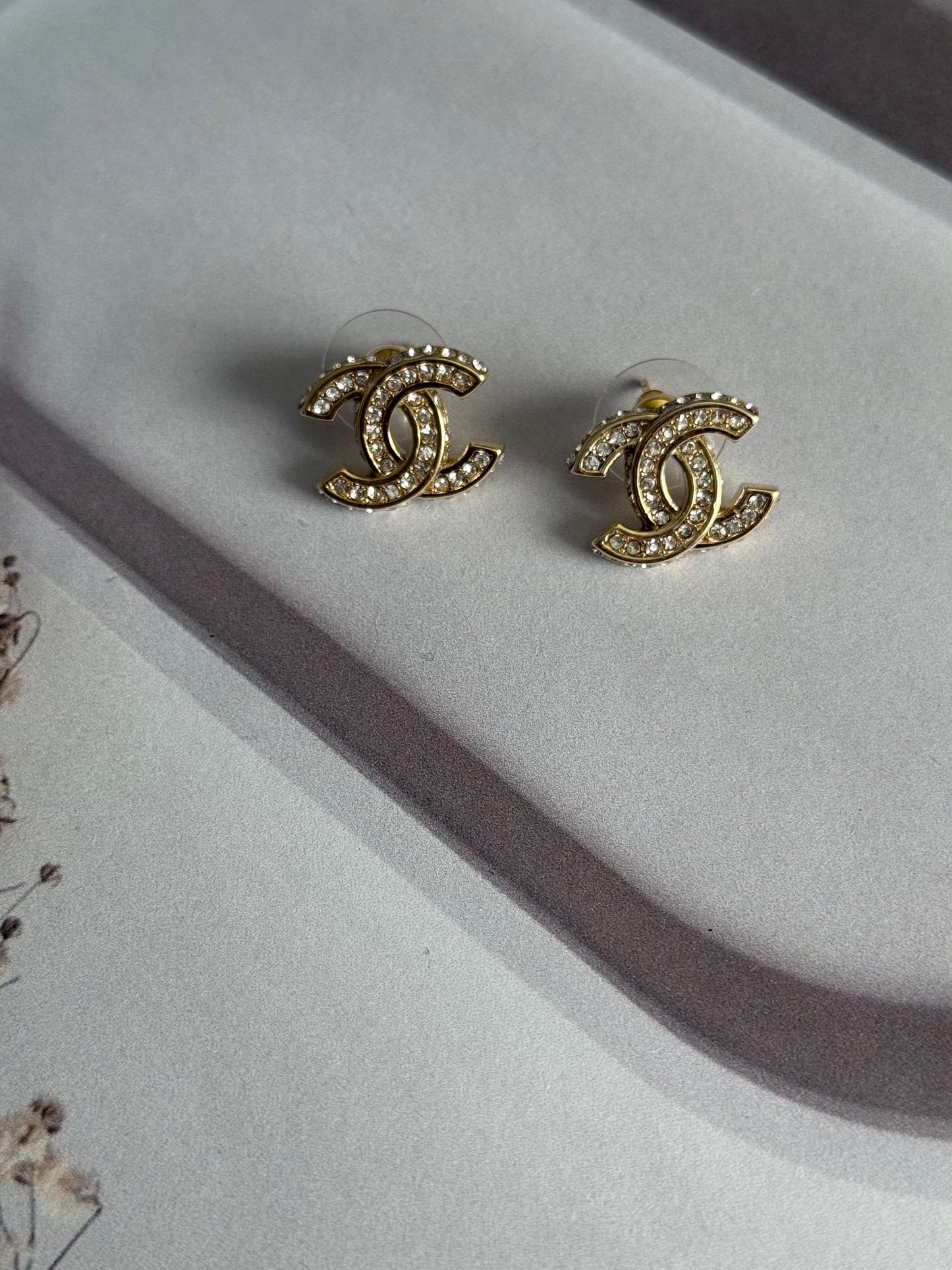 Carla gold earrings