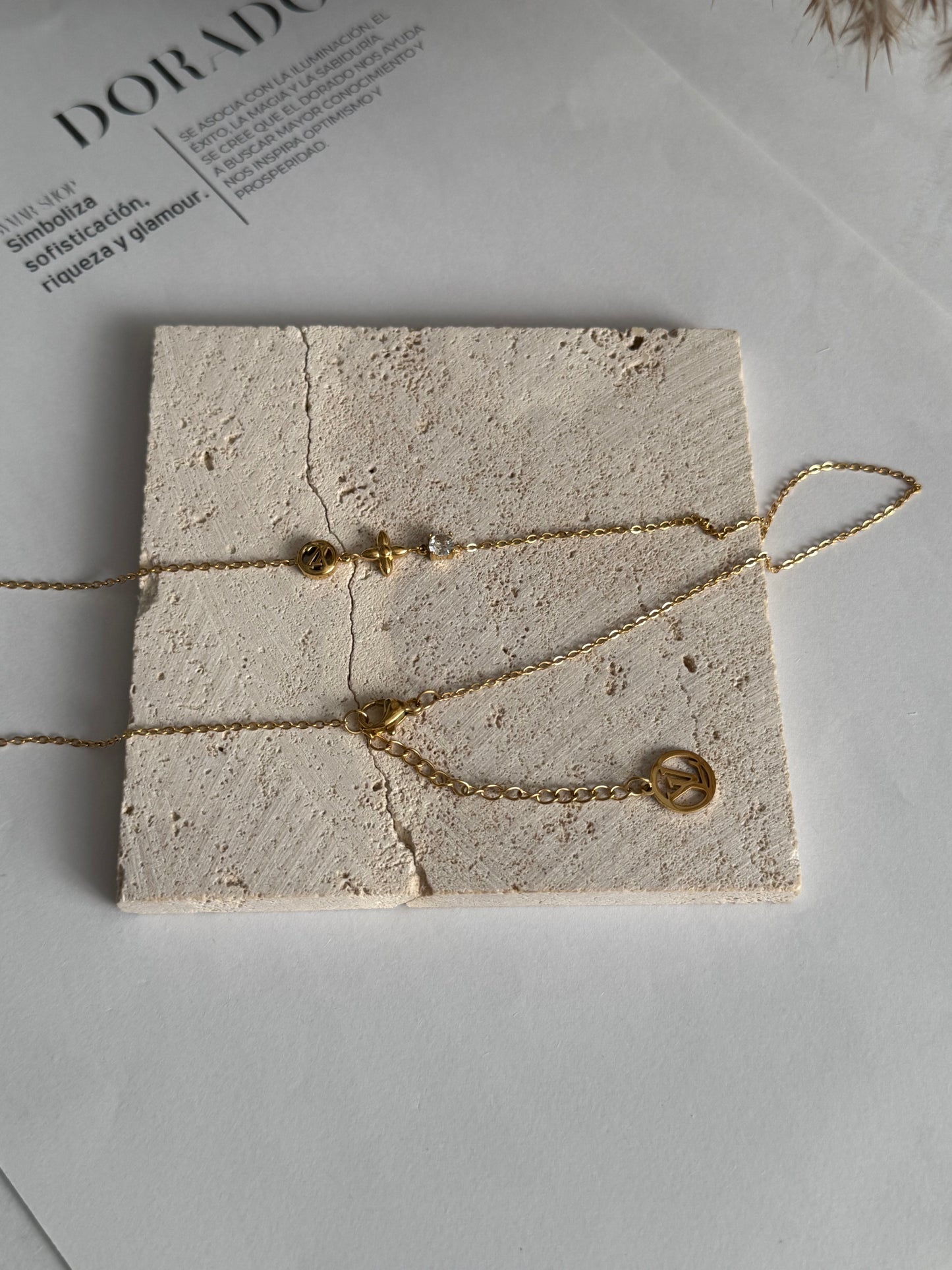 Laura necklace LV