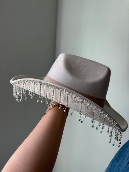 Sombrero de diamantes de imitación