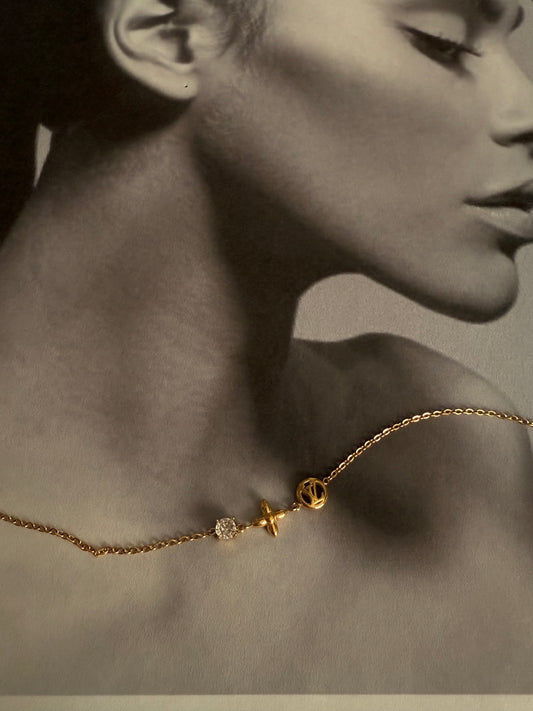 Laura necklace LV