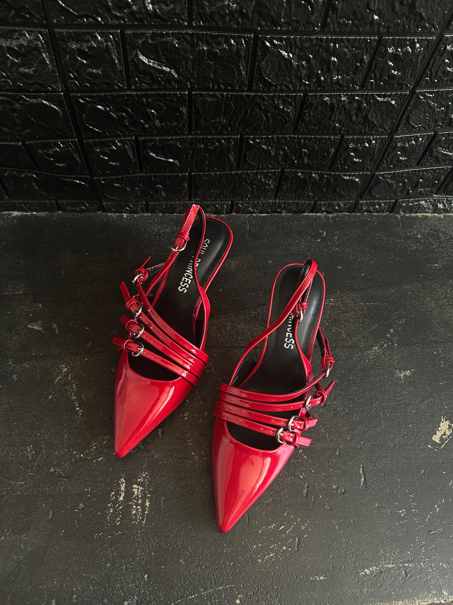 Cherry heels (red)