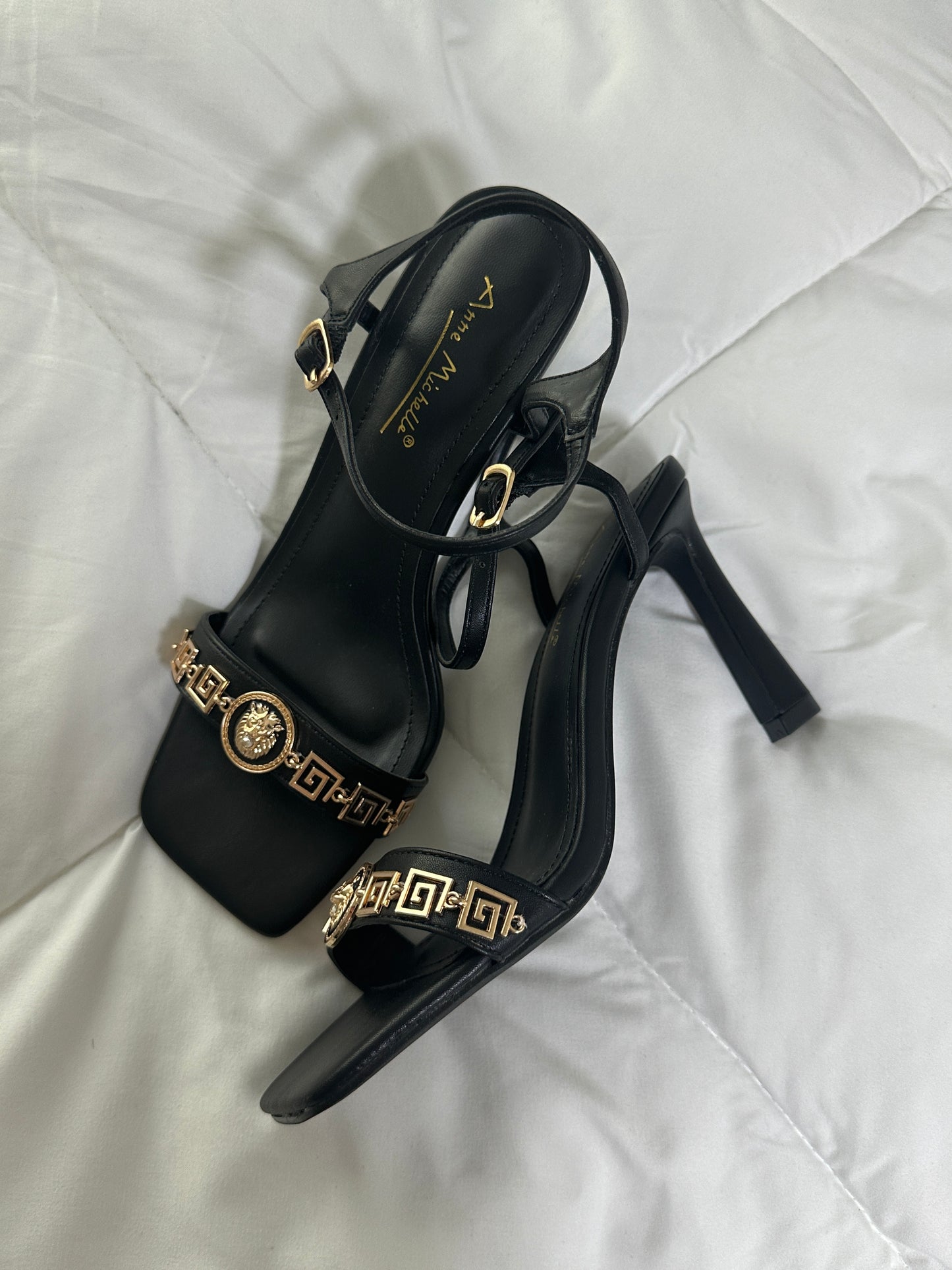 Versa heels