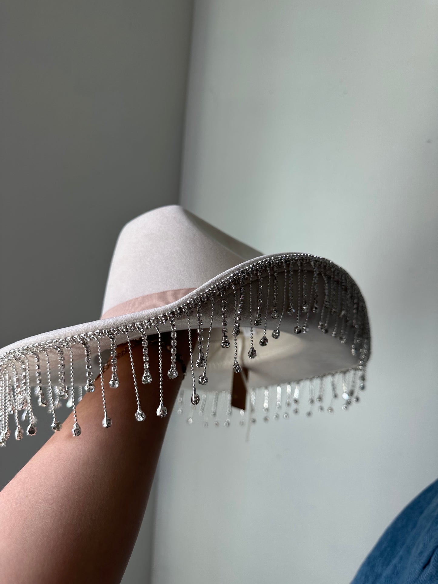 Sombrero de diamantes de imitación