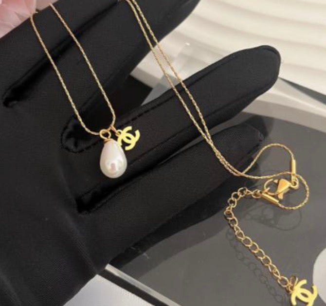 Chantel pearl necklace