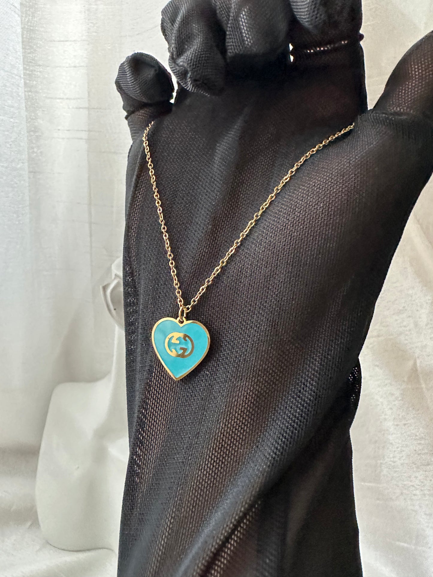 collar con GG