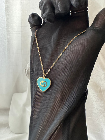 collar con GG