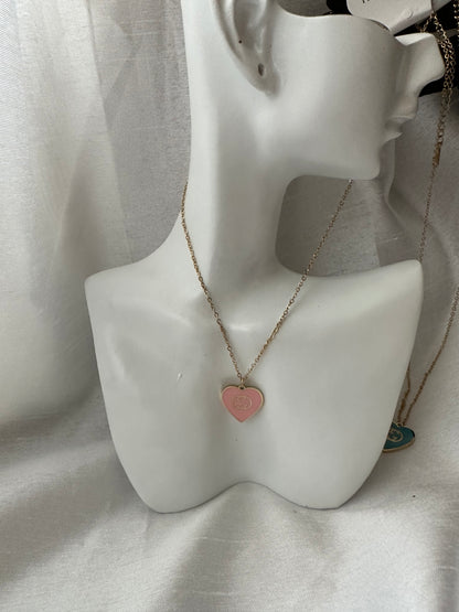 collar con GG