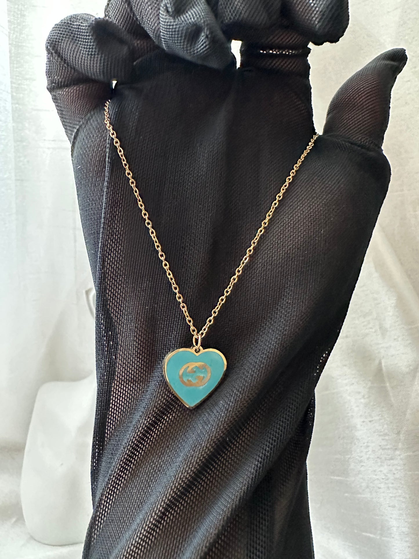 collar con GG