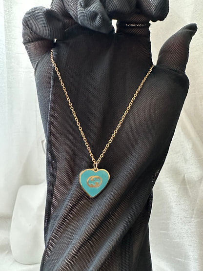 collar con GG