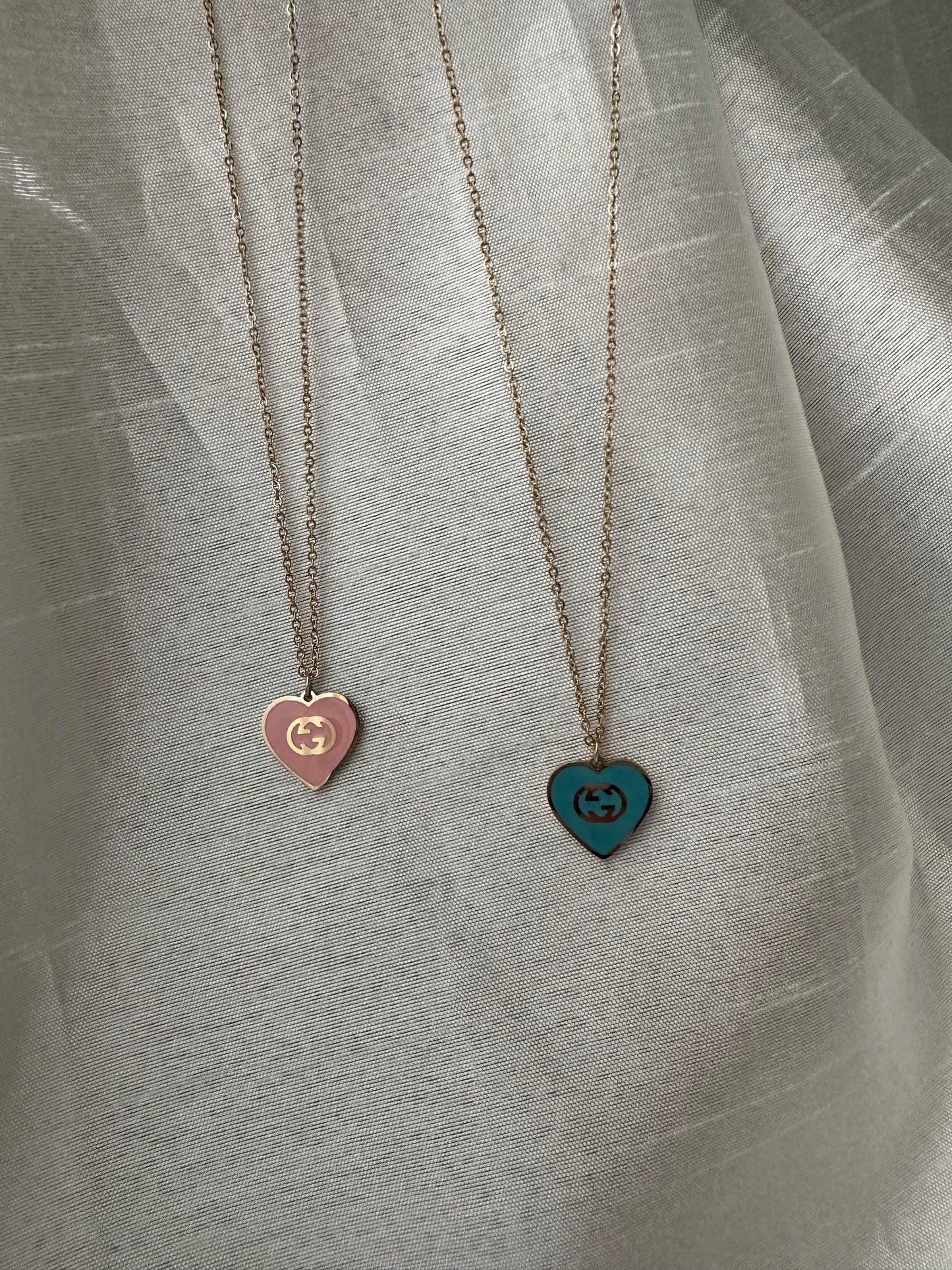 collar con GG