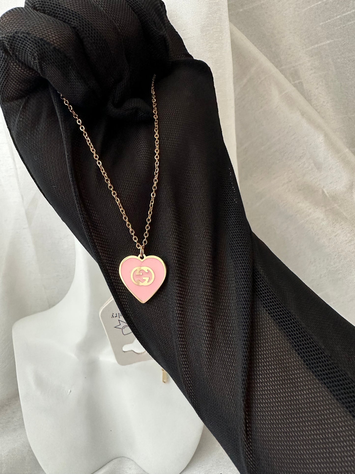 collar con GG