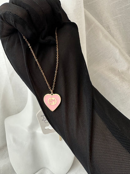 collar con GG