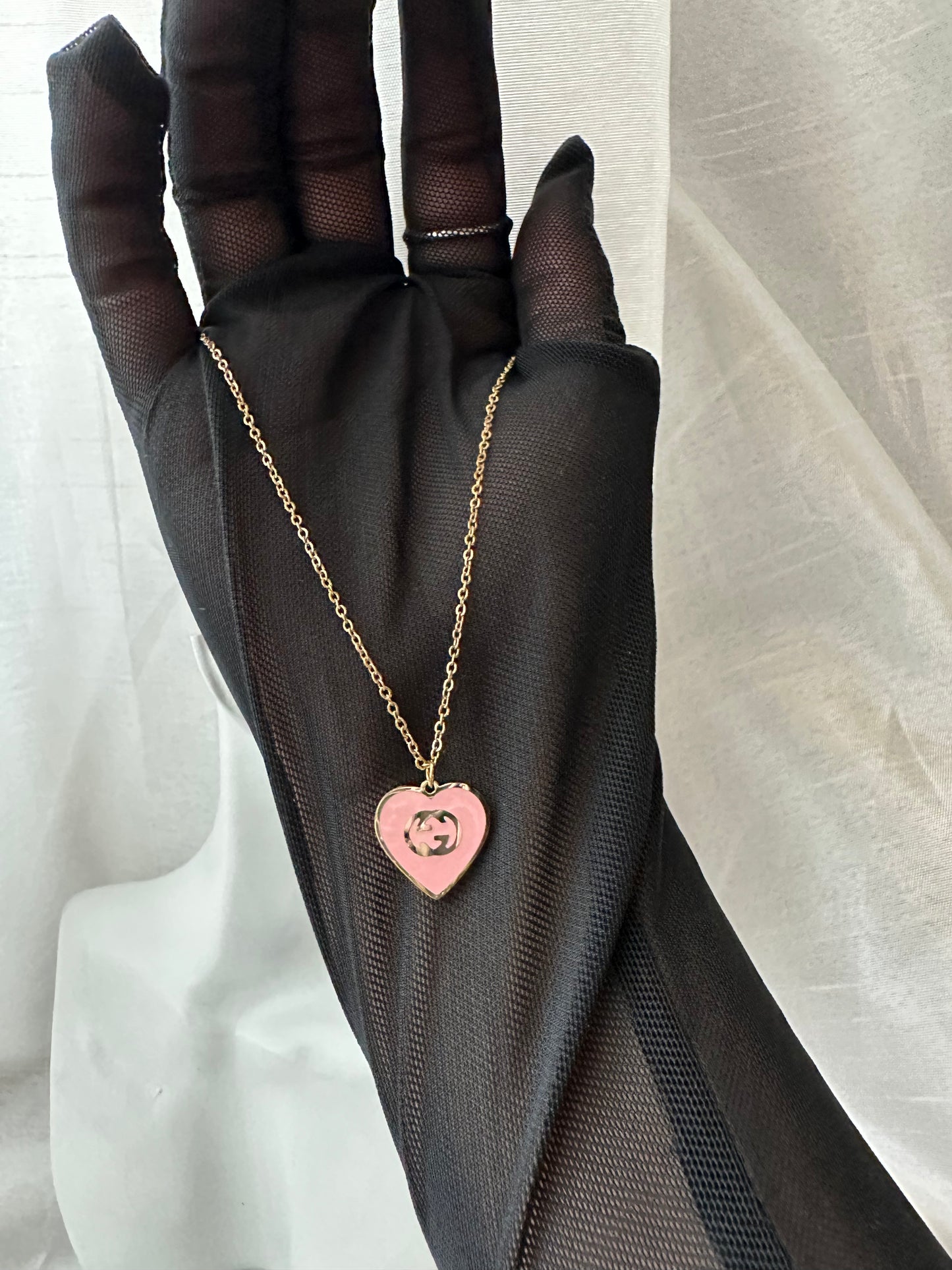 collar con GG